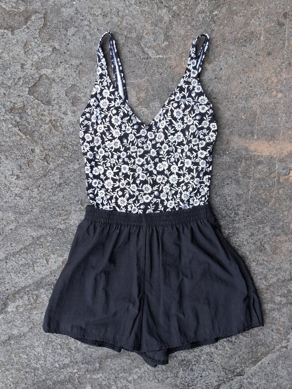 new Le Cove Size 8 Modest Swim Shorts Swimsuit One Piece Floral Black White